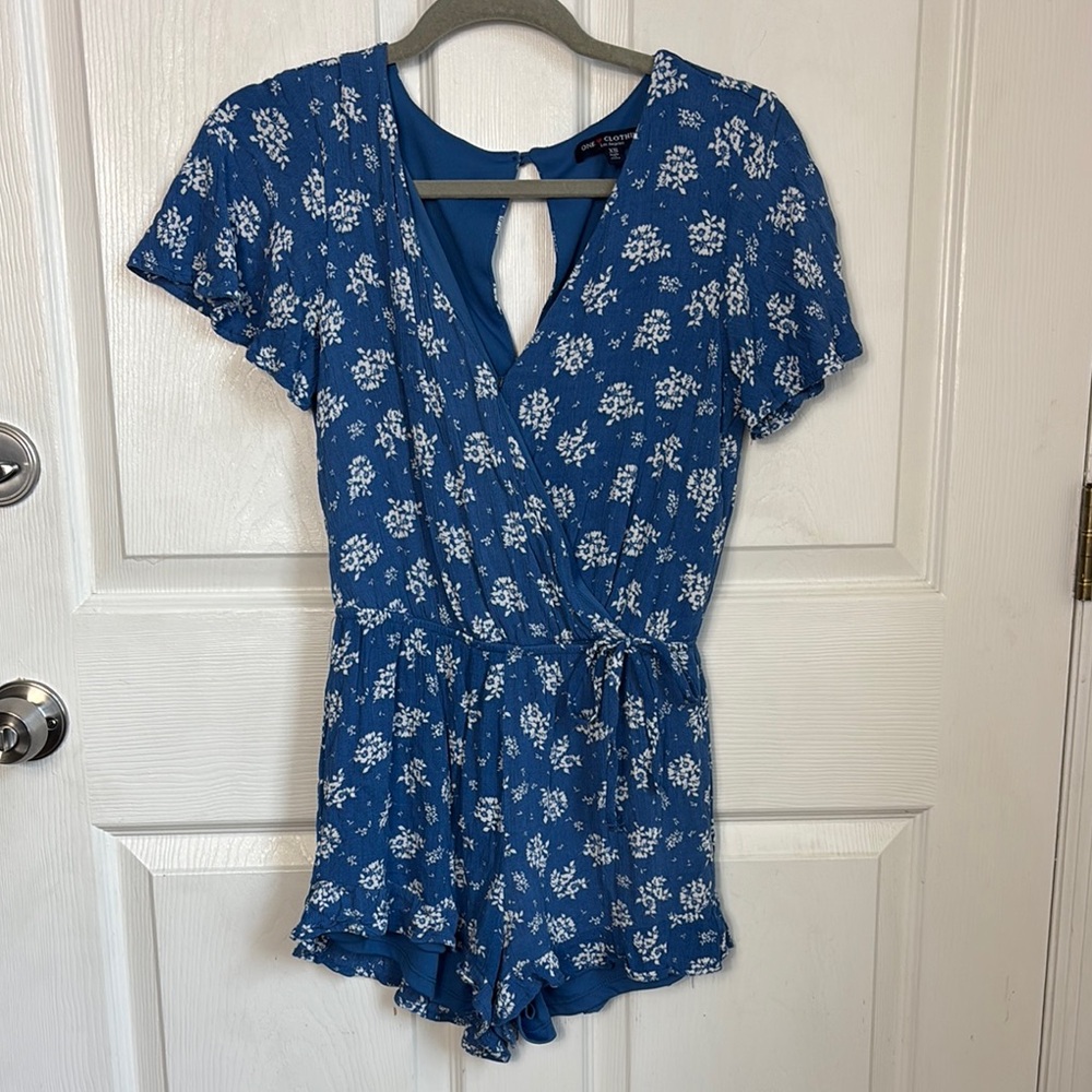 One Clothing Blue white Floral Romper V neck flounce sleeve size XS